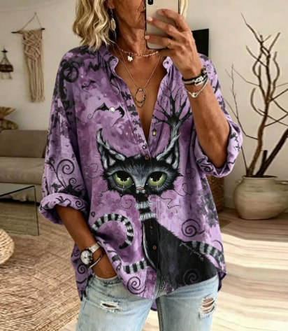 Keira black cat shirt in purple, detail view