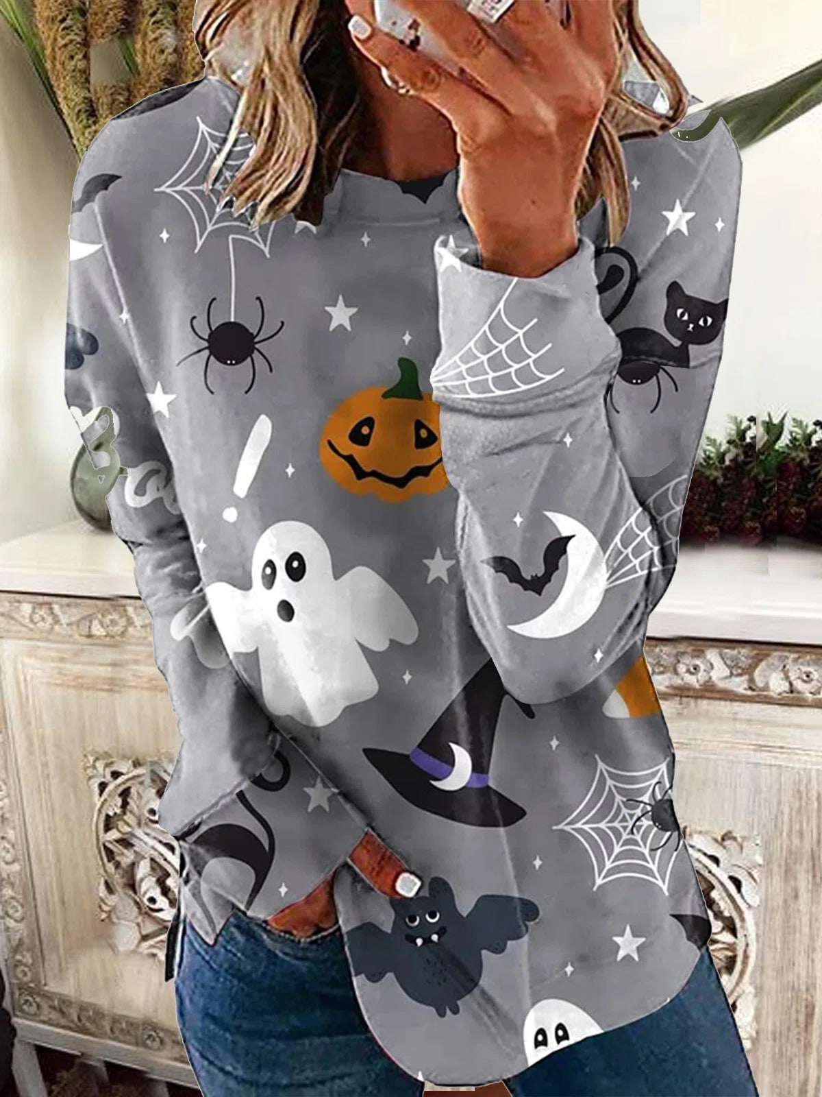 Erica Ghost Bat Print Sweatshirt in gray, front view